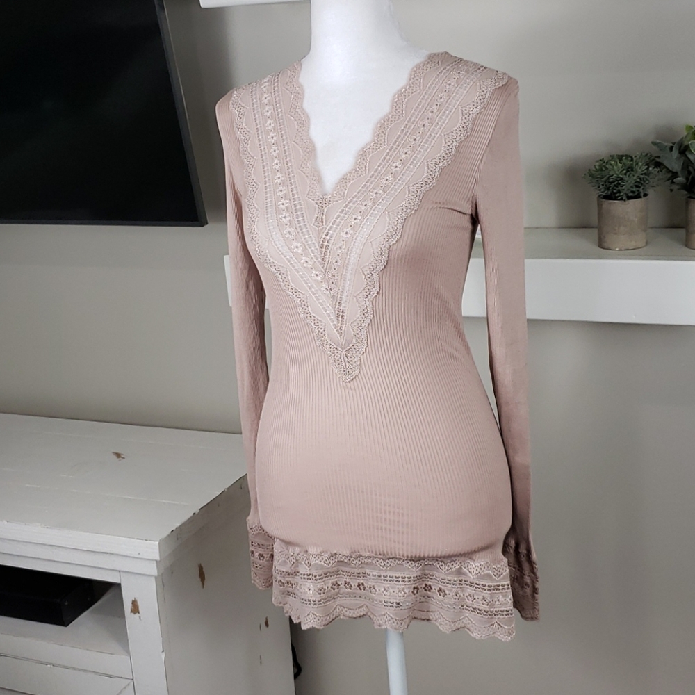 Elegant Lace Trim V-Neck Top - Picture 2 of 12